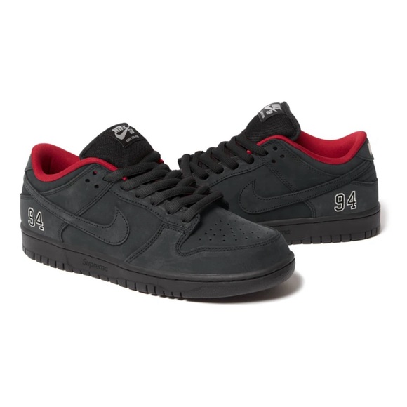 Supreme x Nike SB Dunk Low Black (SIZE 9)